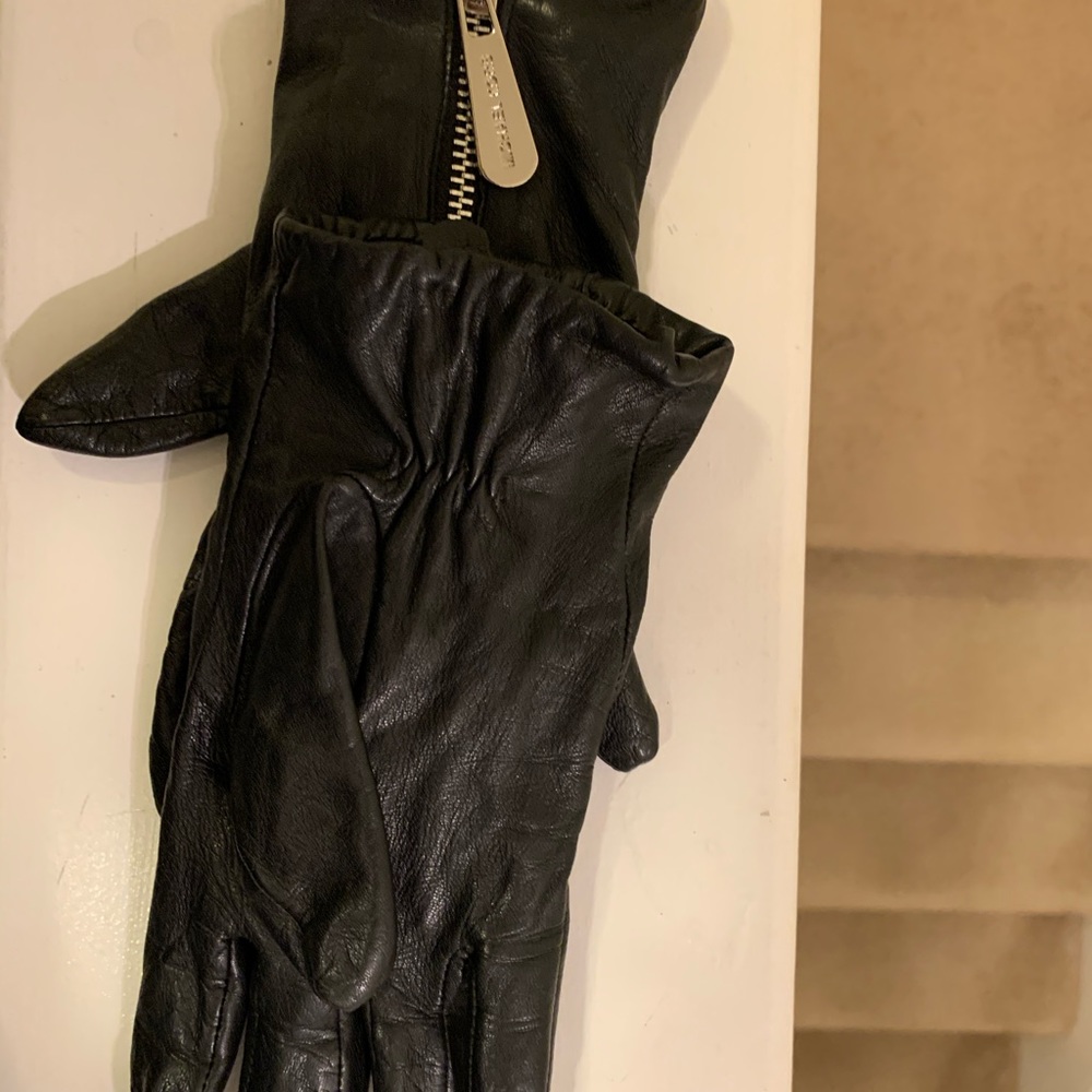 Ladies leather gloves